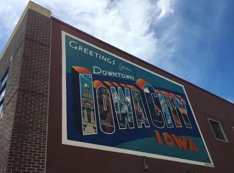 Image of downtown Iowa City sign.