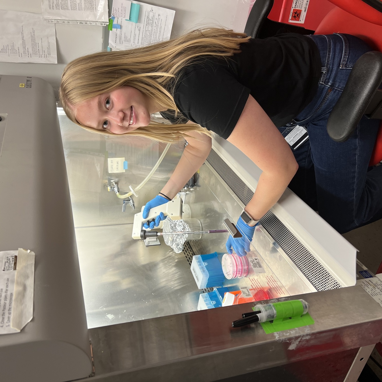 Image of undergraduate student in the lab